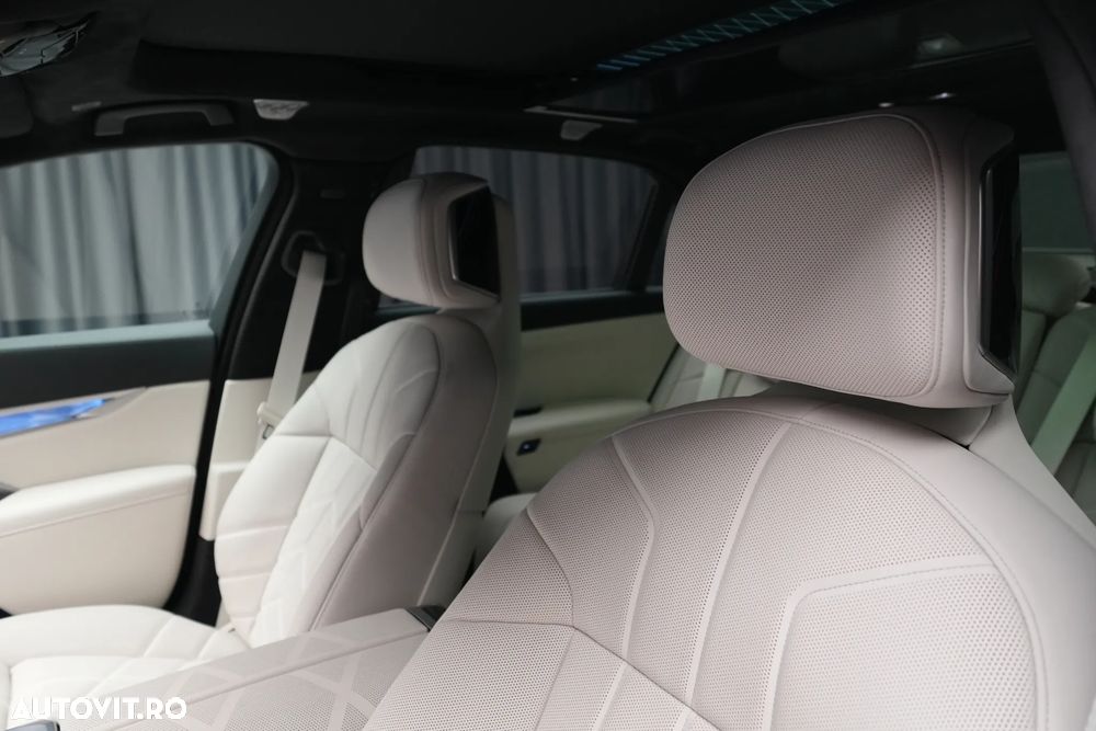 BMW Seria 7 740d xDrive MHEV - 13