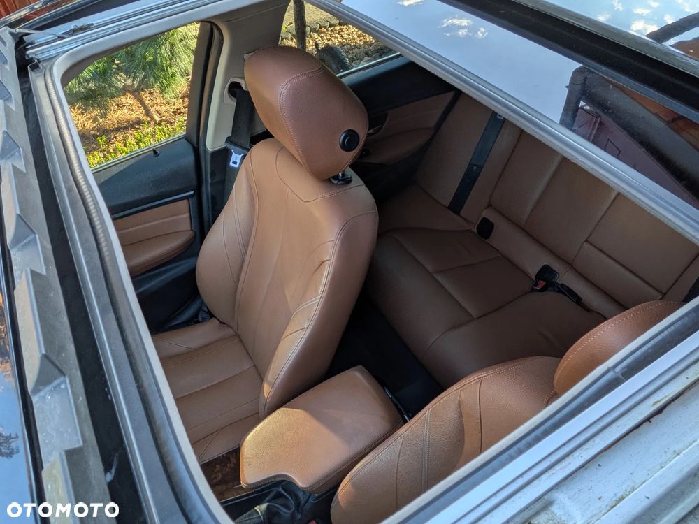BMW Seria 3 328i Luxury Line - 39