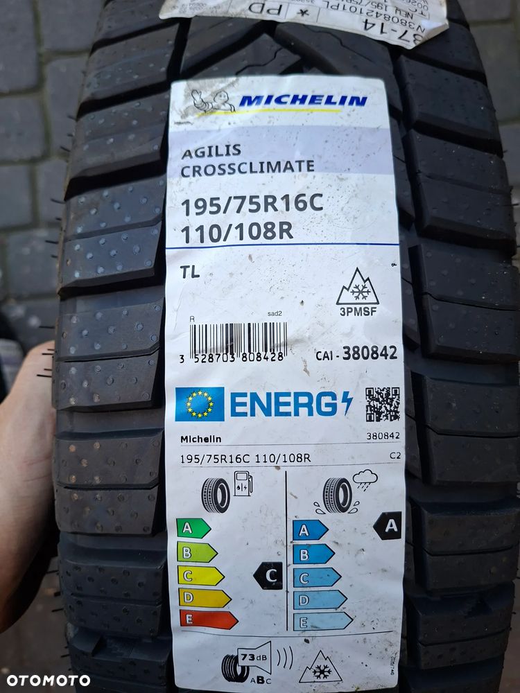 Opona Michelin Agilis CrossClimate 195/75 R16C 110/108R DOT 43/25  2szt - 2