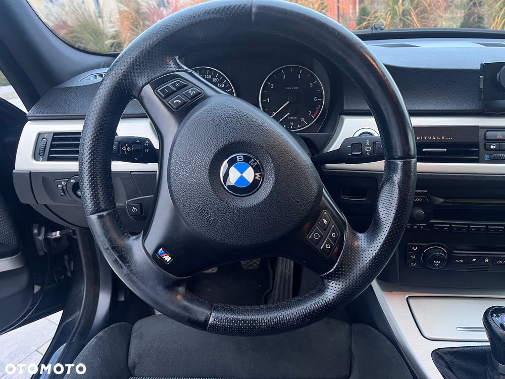 BMW Seria 3 320i - 9