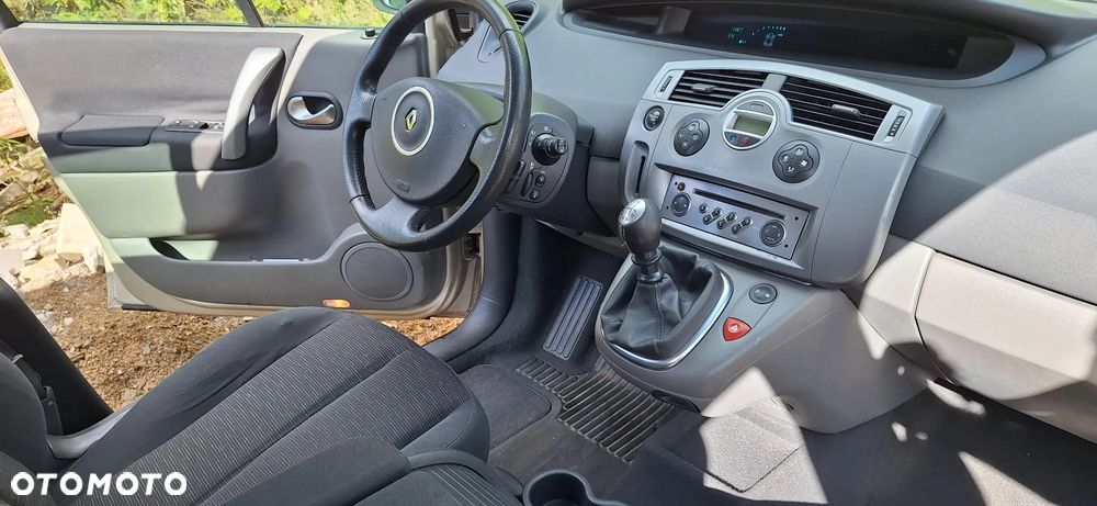 Renault Grand Scenic - 11