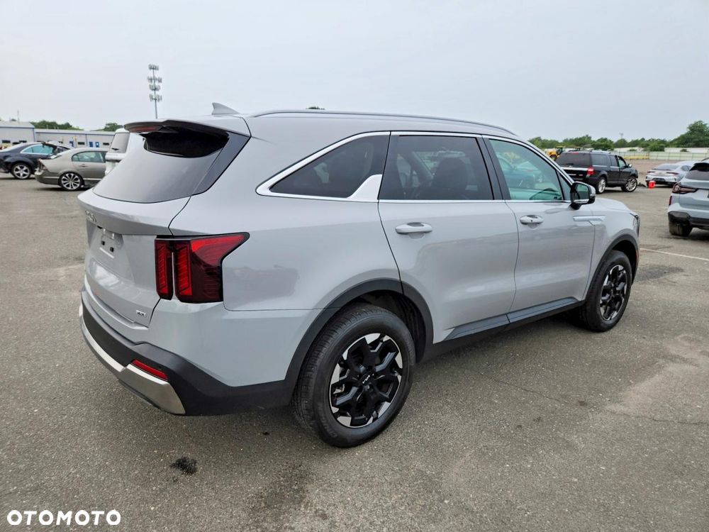 Kia Sorento - 4