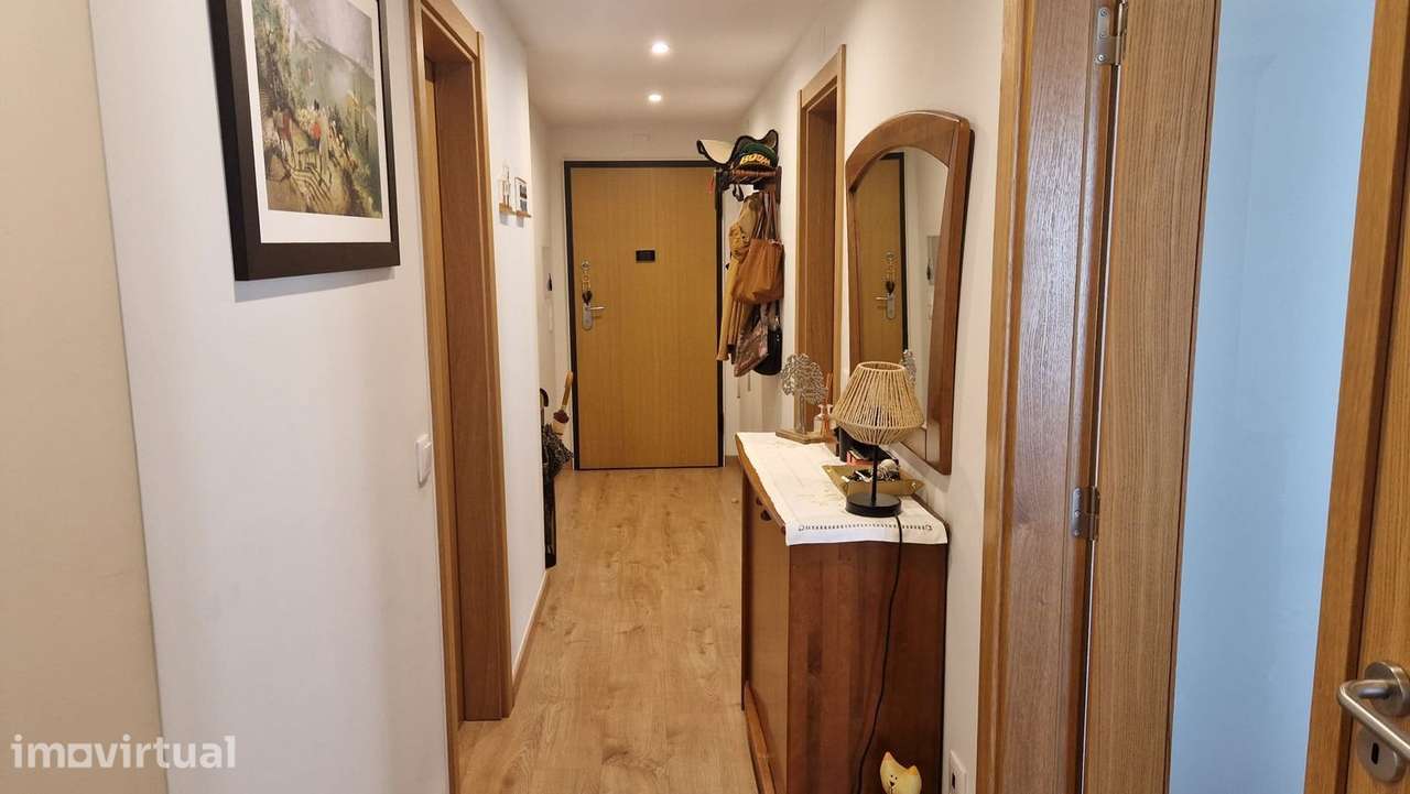 T3 - Tebaída - Completamente Renovado - Garagem e Vista desafogada - Grande imagem: 3/25