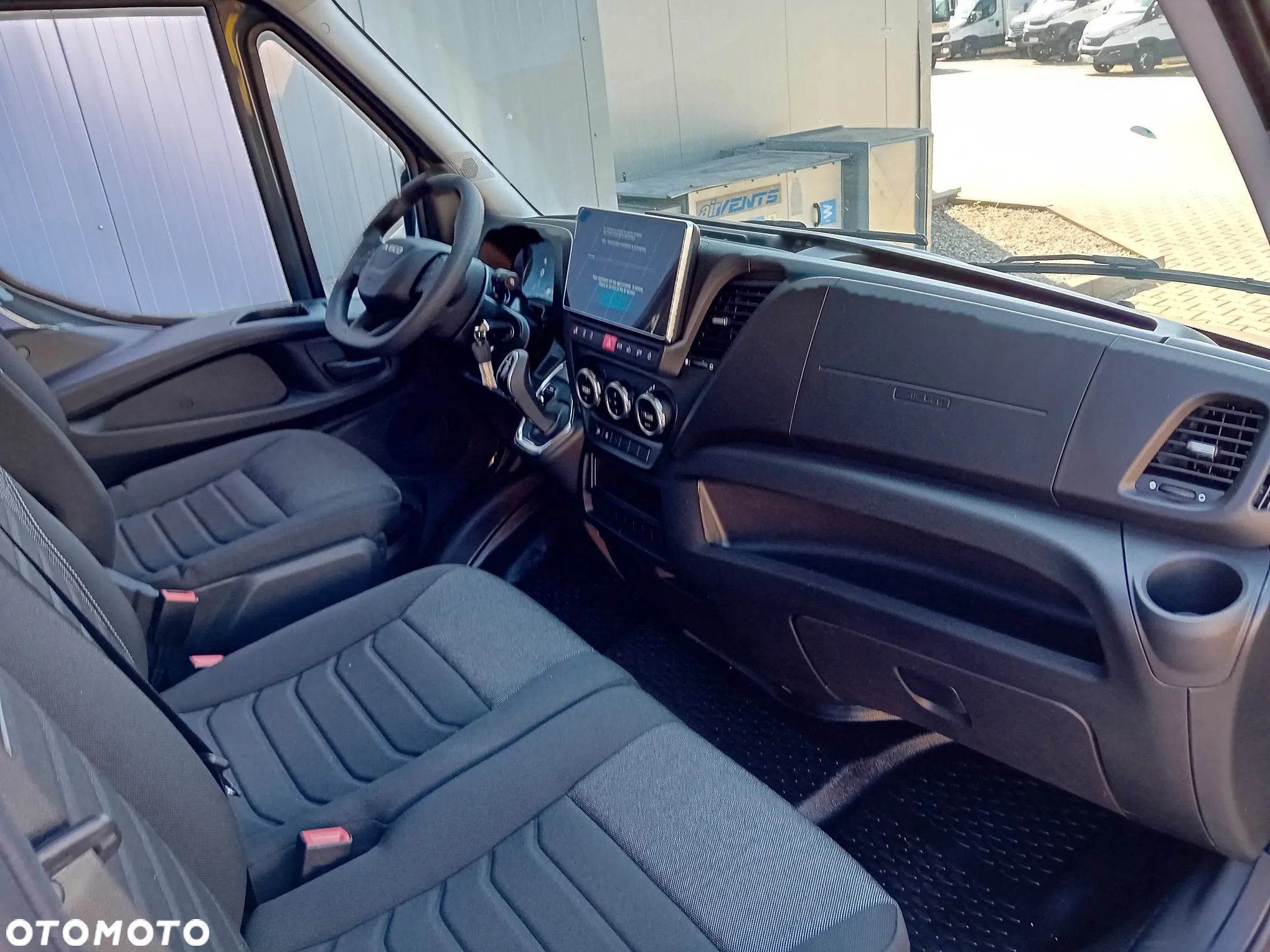 Iveco Daily 35S18HA8 V 3.0 Diesel Hi-Matic Furgon L4H3 - 7
