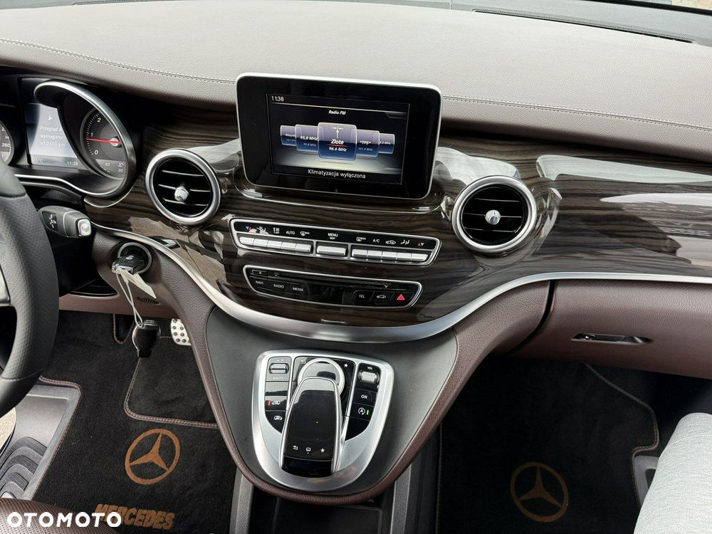 Mercedes-Benz Klasa V - 28