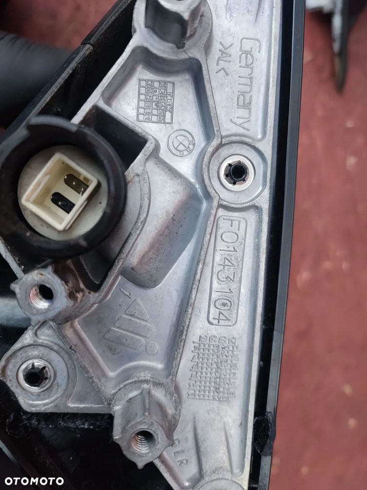 BMW E92 / E93. ORYGINALNE LUSTERKA M-PAKIET LEWE / PRAWE Z WERSJI SCHADOW-LINE, KOL. LE MANS BLAU METALIC 381. O NR: 7 176 168 / 7 176 167 OEM. W DOBRYM STANIE. WERSJA UK - 17