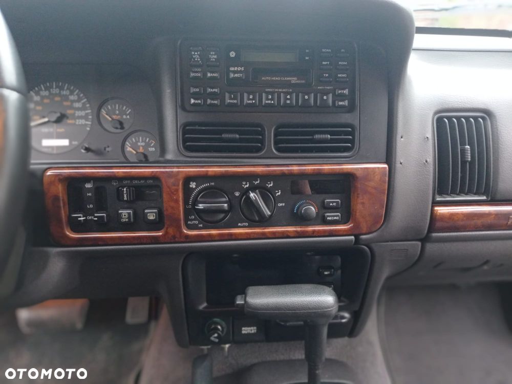 Jeep Grand Cherokee - 30