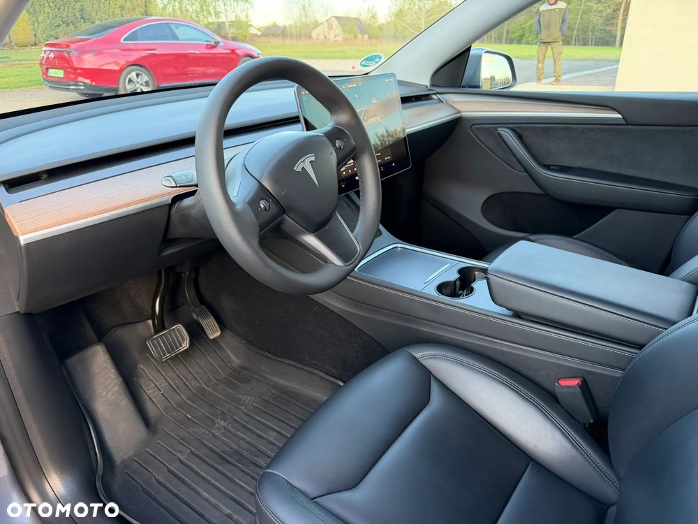 Tesla Model Y Long Range AWD - 7