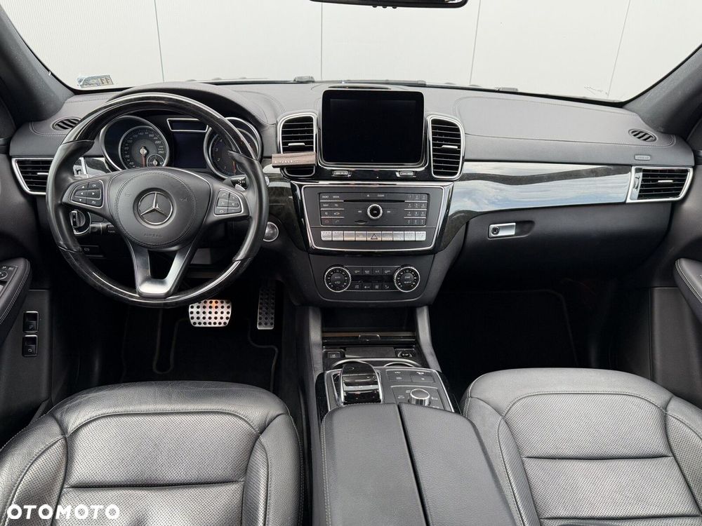 Mercedes-Benz GLS - 21