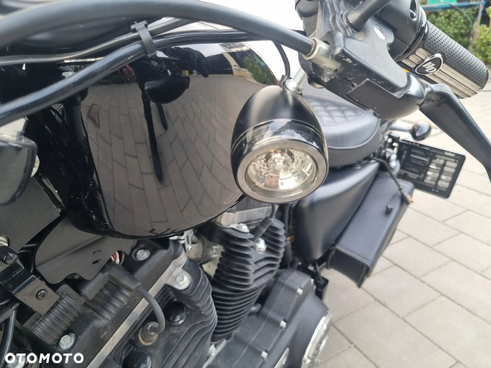 Harley-Davidson Sportster Iron 883 - 7
