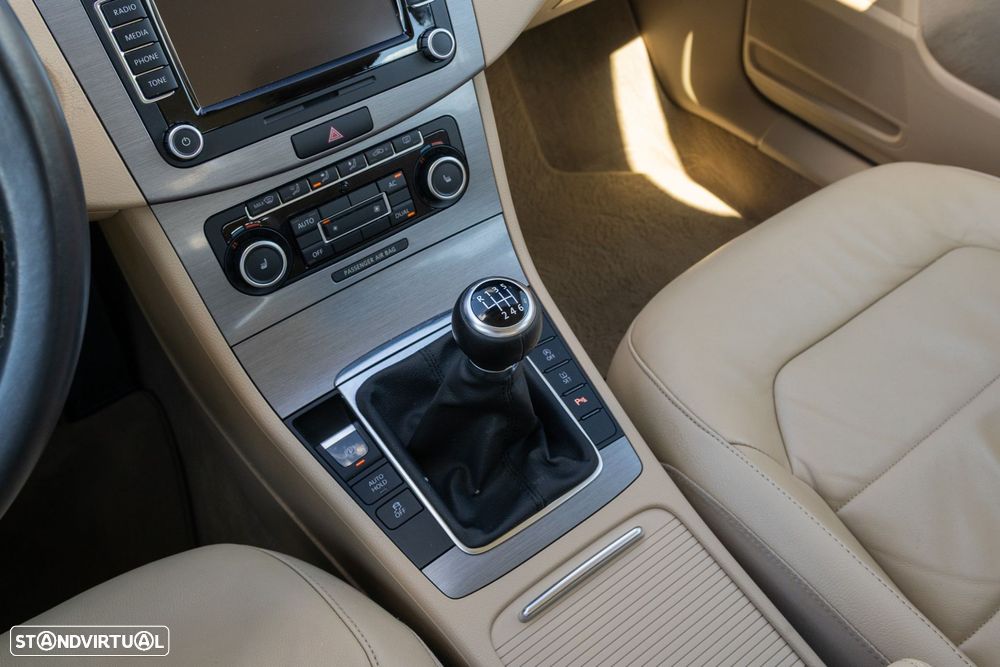 VW Passat Variant 2.0 TDI Highline - 18