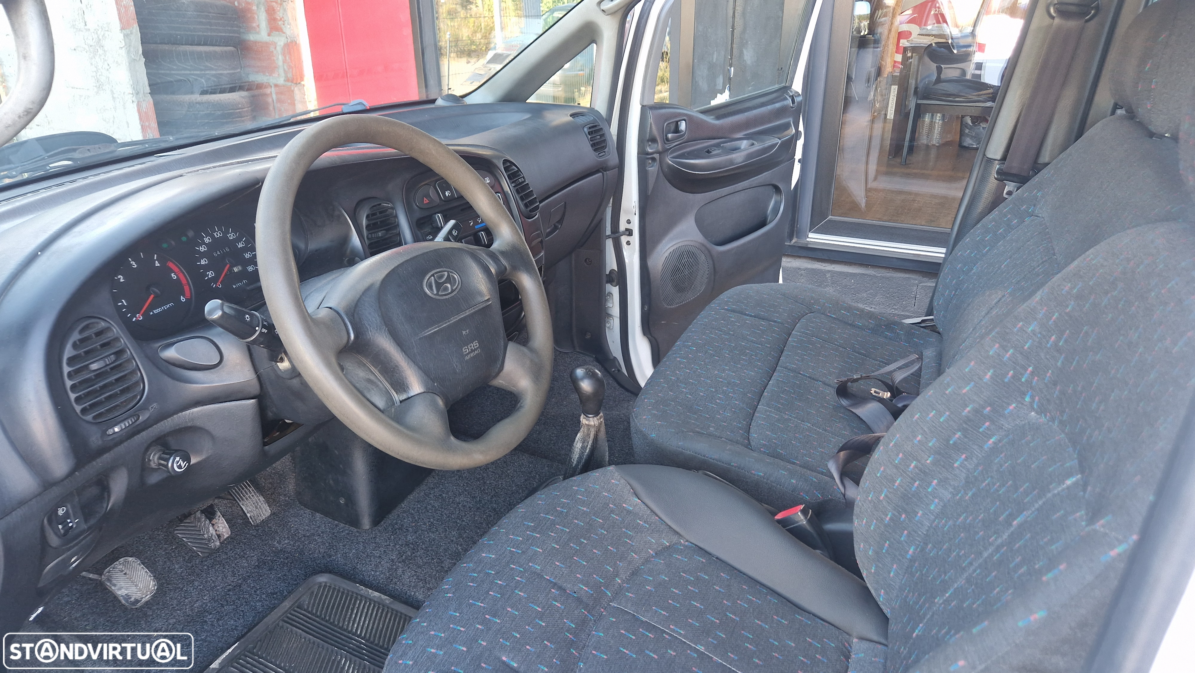 Hyundai H-1 Starex - 8