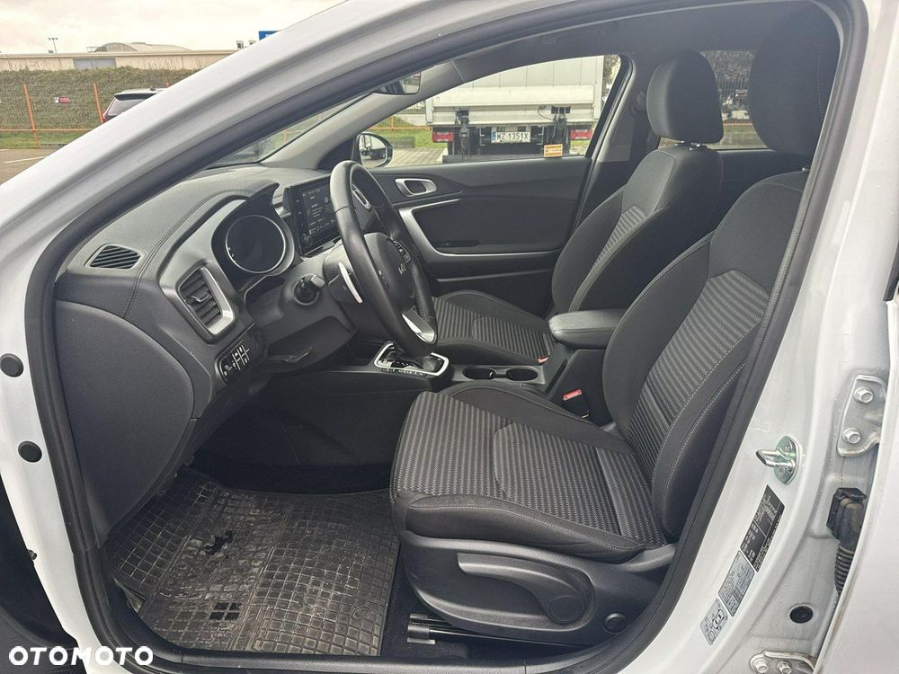 Kia Ceed 1.5 T-GDI M DCT - 11