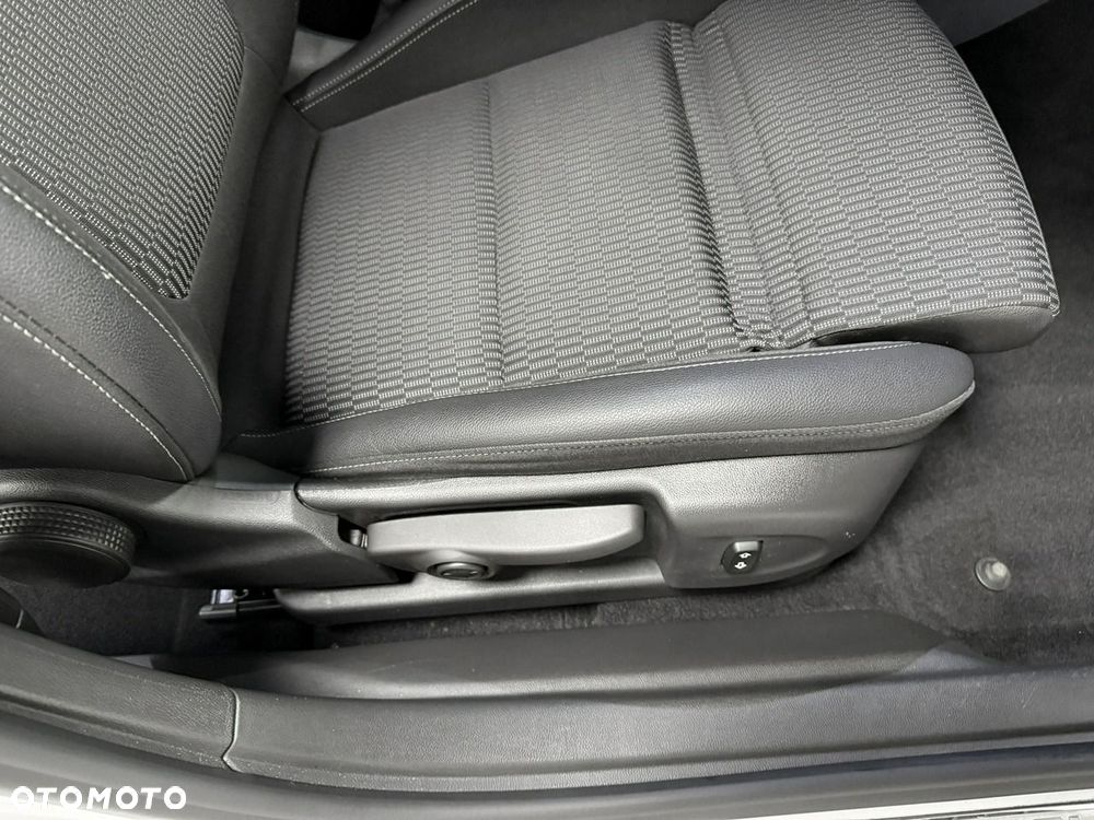 Opel Insignia - 25