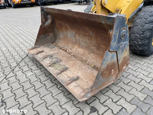 Caterpillar 906 - 8