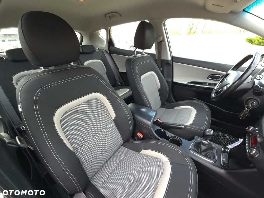 Kia Ceed 1.6 CRDi 128 Vision - 17