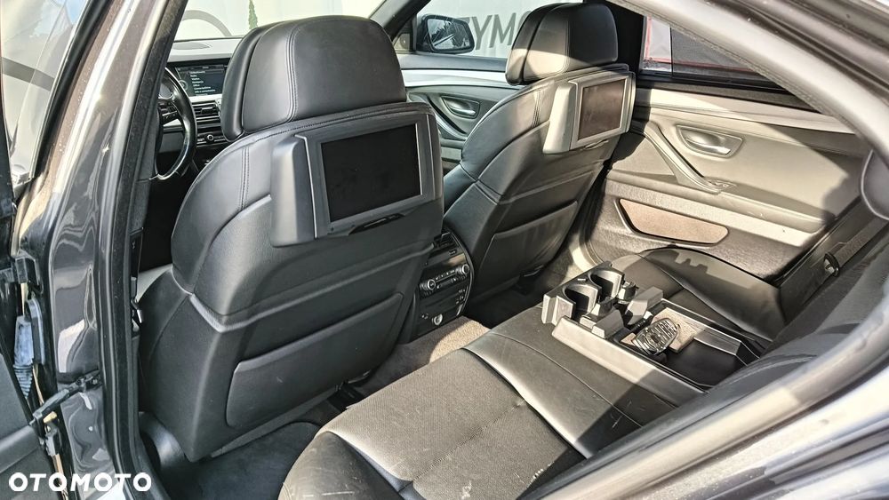 BMW Seria 5 550i xDrive - 16