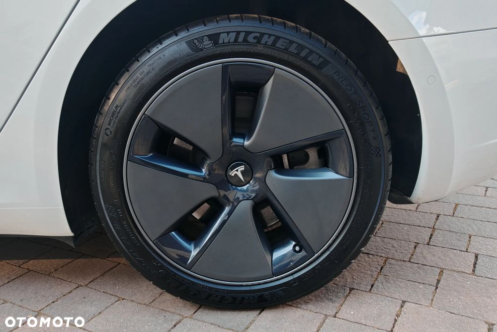 Tesla Model 3 - 37
