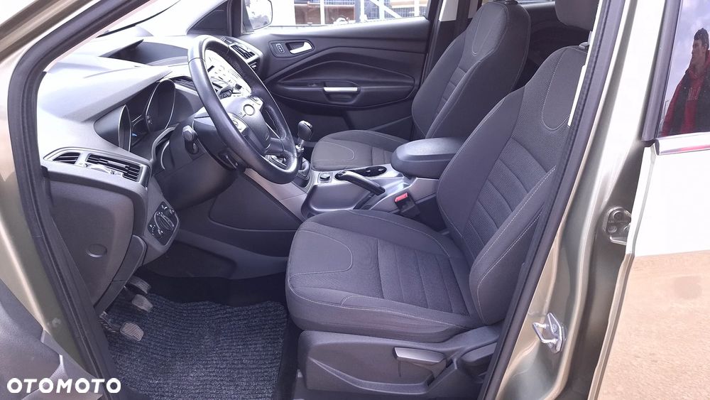 Ford Kuga 2.0 TDCi 2x4 Titanium - 20