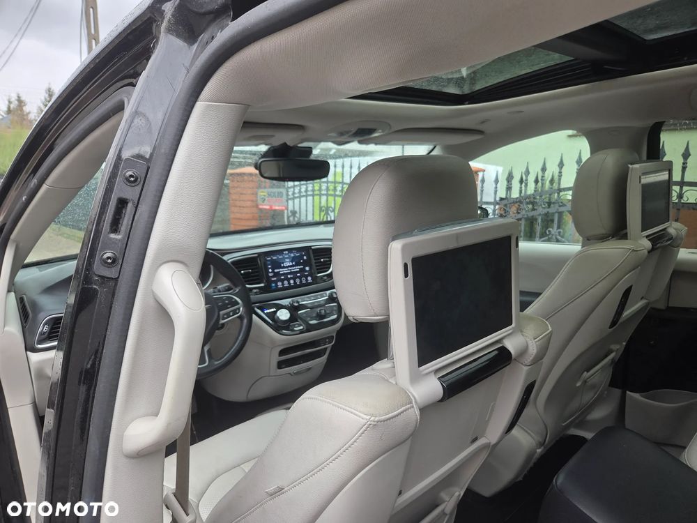 Chrysler Pacifica - 20