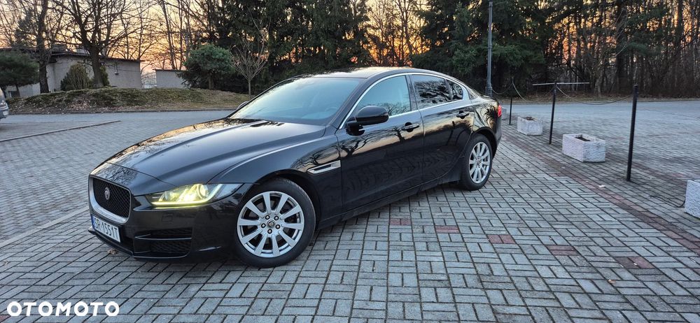 Jaguar XE 2.0 D Prestige - 11