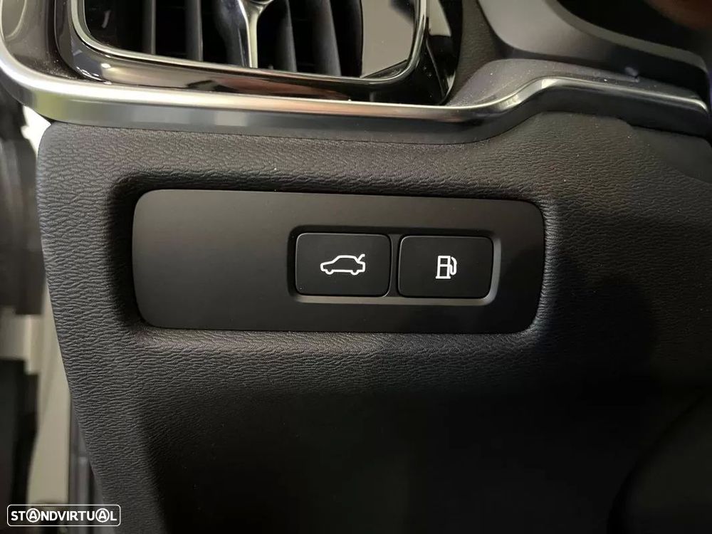 Volvo V60 2.0 T6 AWD TE Essential - 32