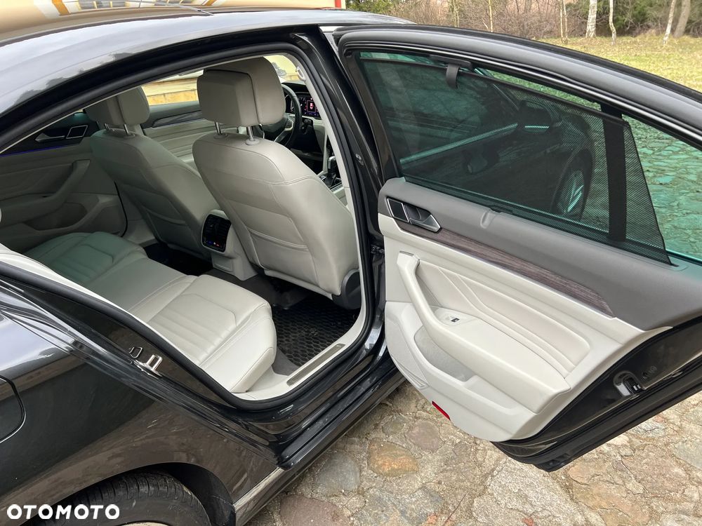 Volkswagen Passat - 11