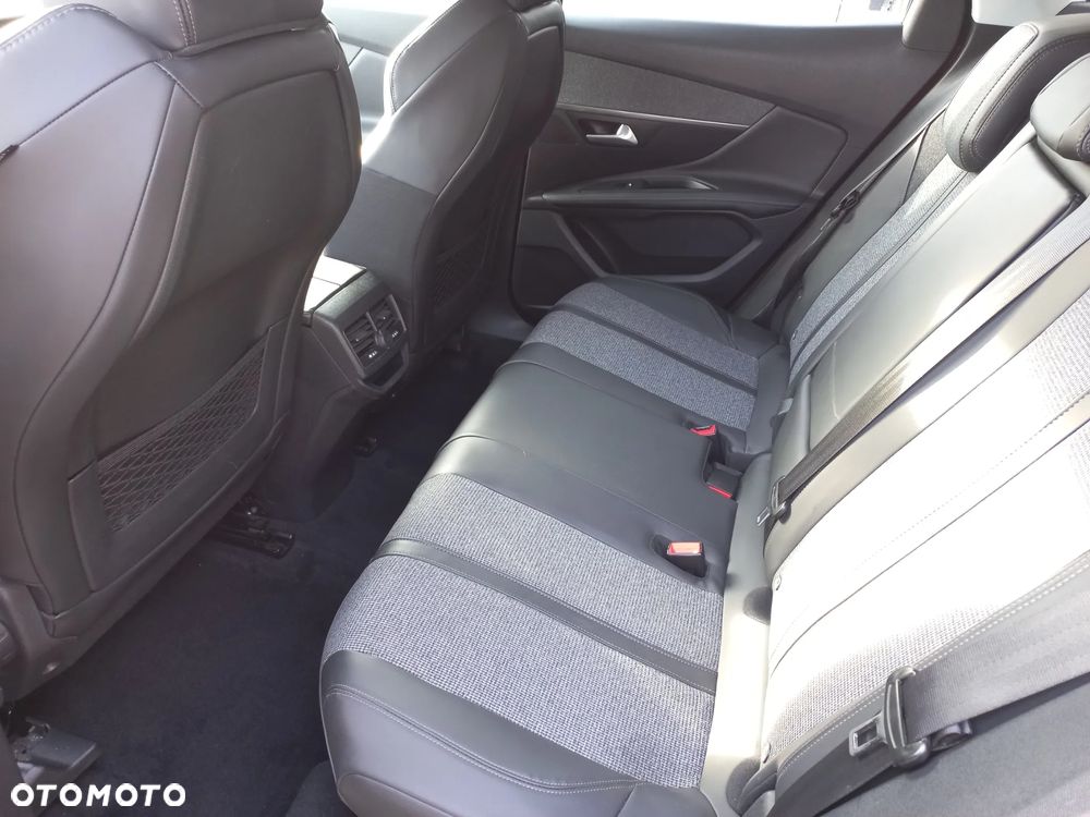 Peugeot 3008 1.2 PureTech Allure S&S - 11