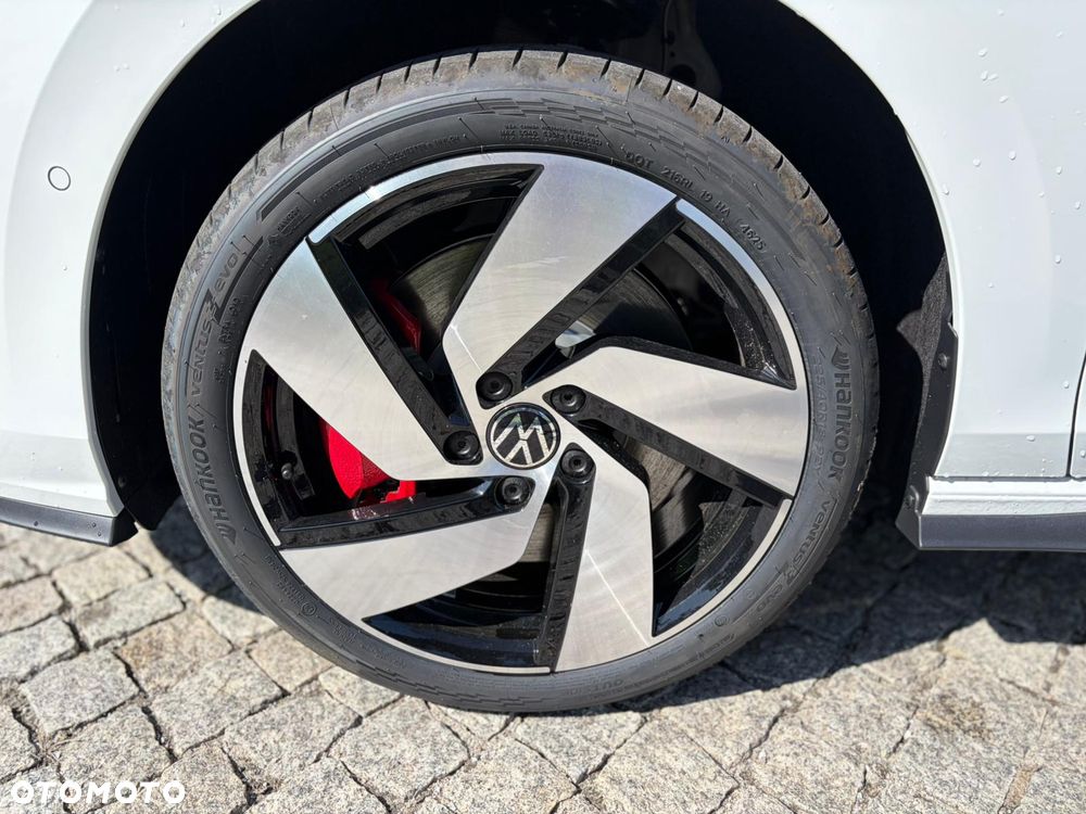 Volkswagen Golf - 10