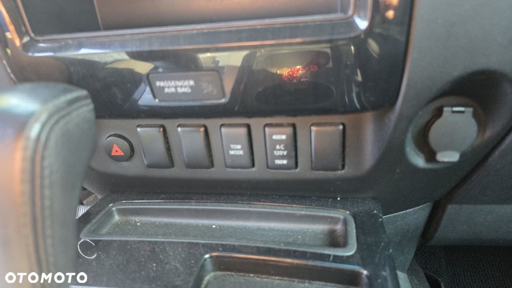 Nissan Titan 5.6 V8 LE Crew Cab - 32