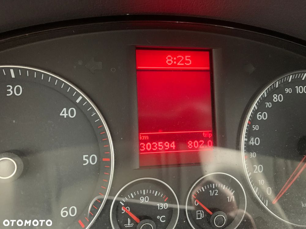 Volkswagen Touran 2.0 TDI DPF Trendline DSG - 12