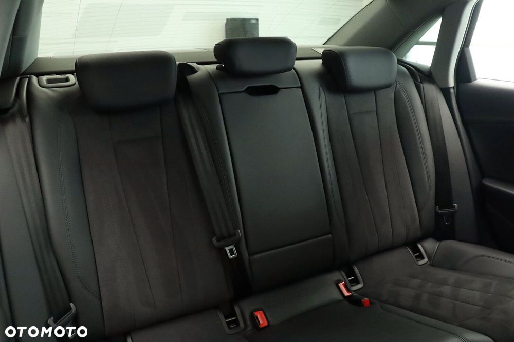 Audi A4 Limousine - 13