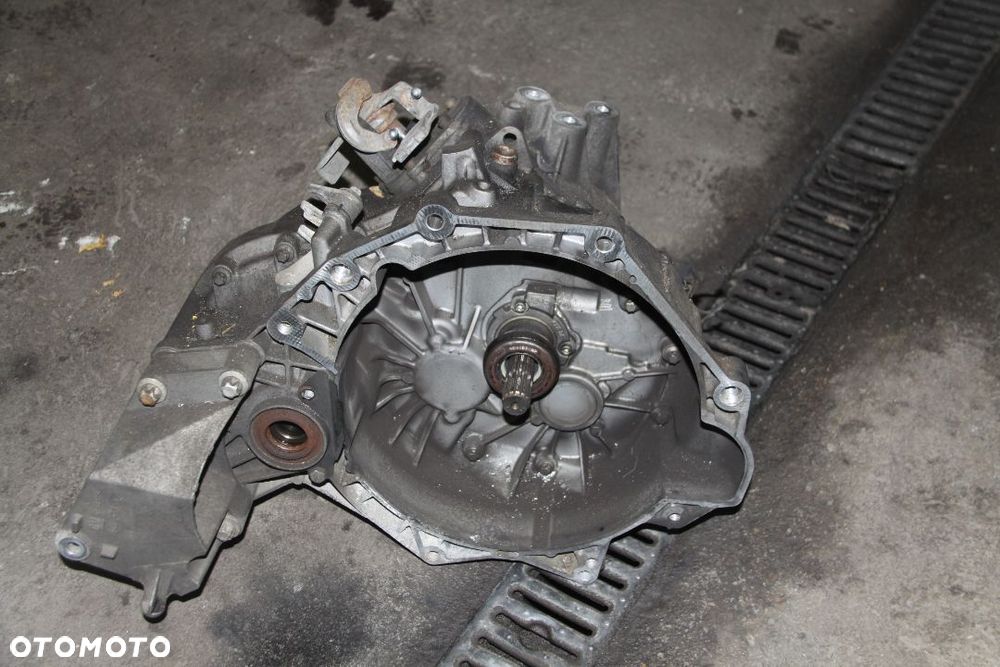 Opel Vectra C 2.2 Benzyna skrzynia biegów 5B - 5