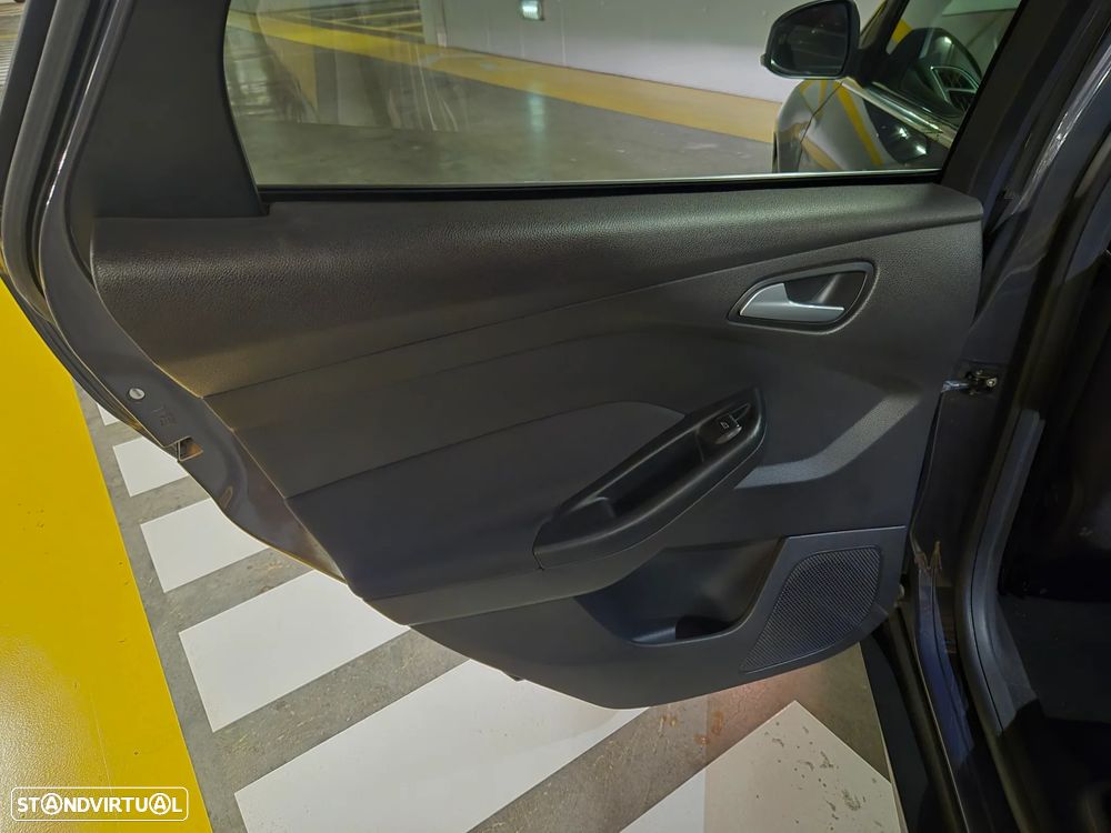 Ford Focus SW 1.6 TDCi Titanium Best - 29