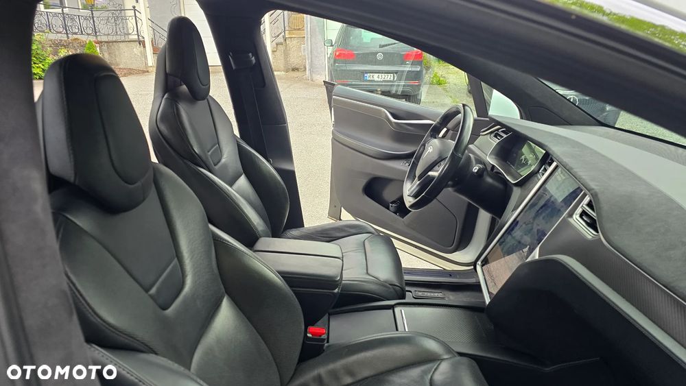 Tesla Model X - 24