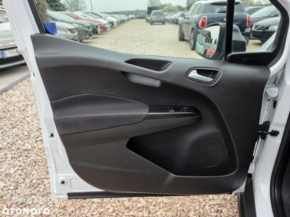 Ford Transit Courier - 31