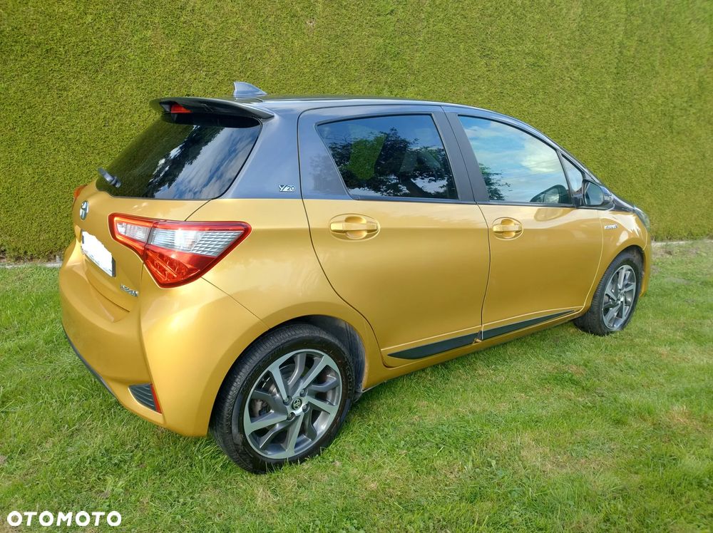 Toyota Yaris Hybrid 100 20th Anniversary - 5