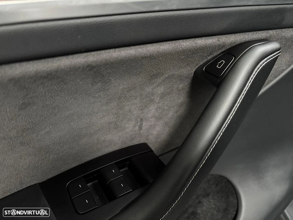 Tesla Model Y Performance Tração Integral - 15