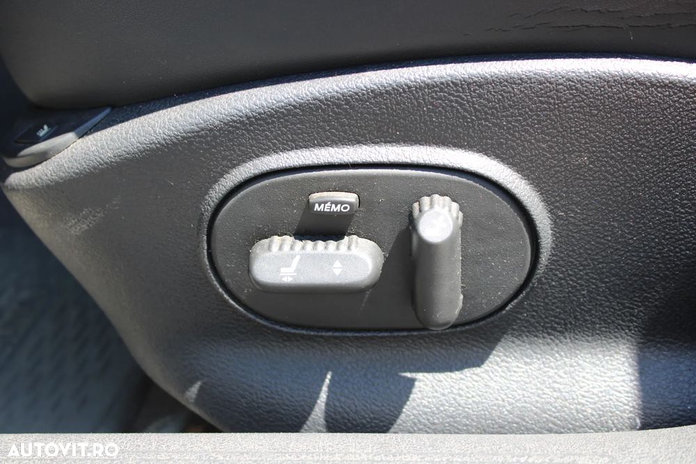 Renault Laguna 2.0dCi Initiale - 8