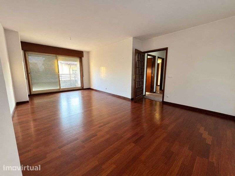 T2 renovado em condominio fechado a 5 min a pé da praia - Grande imagem: 2/10