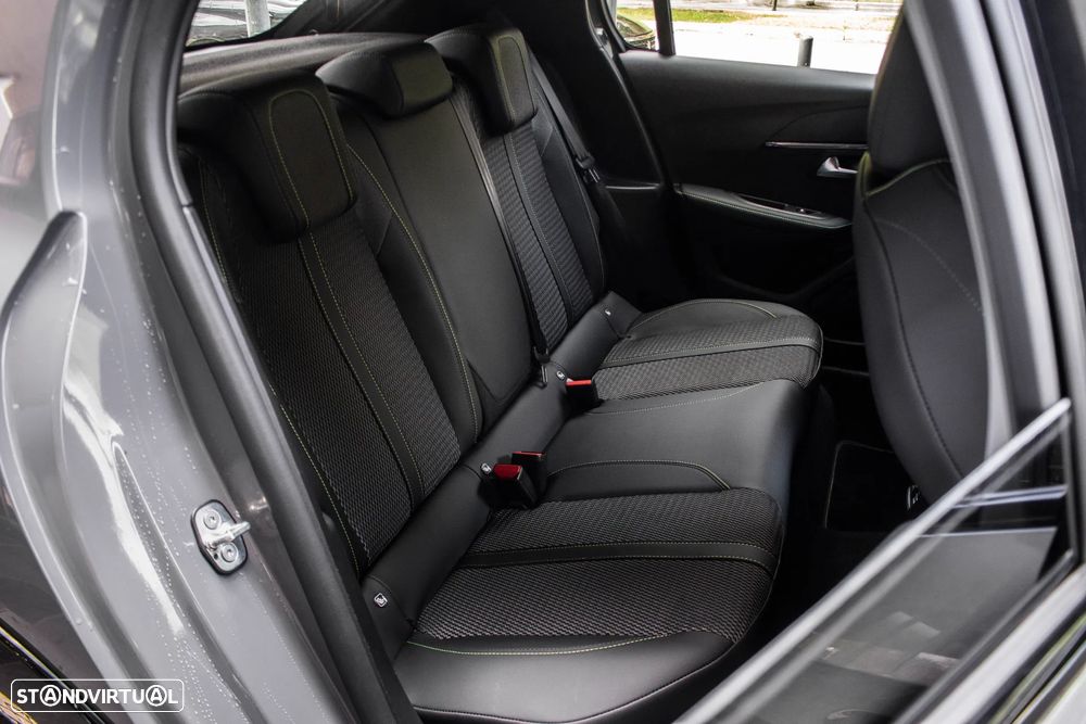 Peugeot 208 1.2 Hybrid GT e-DCS6 - 27