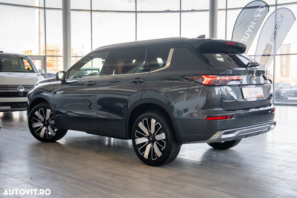 Mitsubishi Outlander 2.4 L 4X4 PHEV Instyle Ultimate - 14