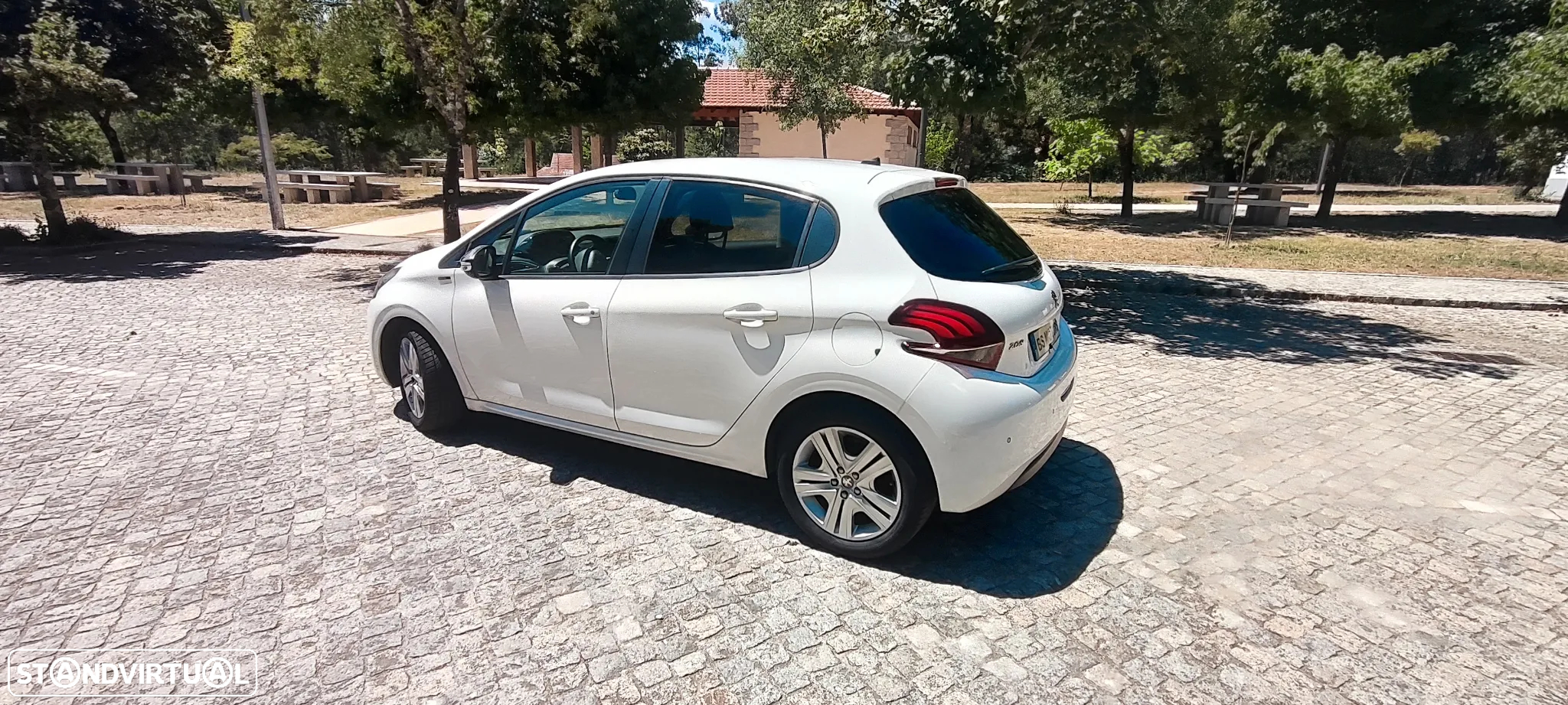 Peugeot 208 1.2 PureTech Signature - 10