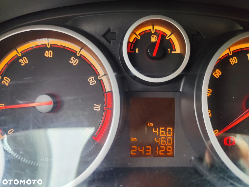 Opel Corsa 1.4 16V - 10
