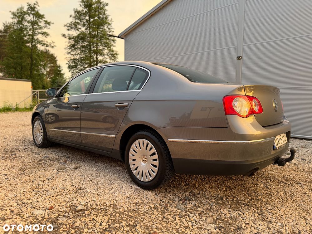 Volkswagen Passat 1.6 FSI Comfortline - 8