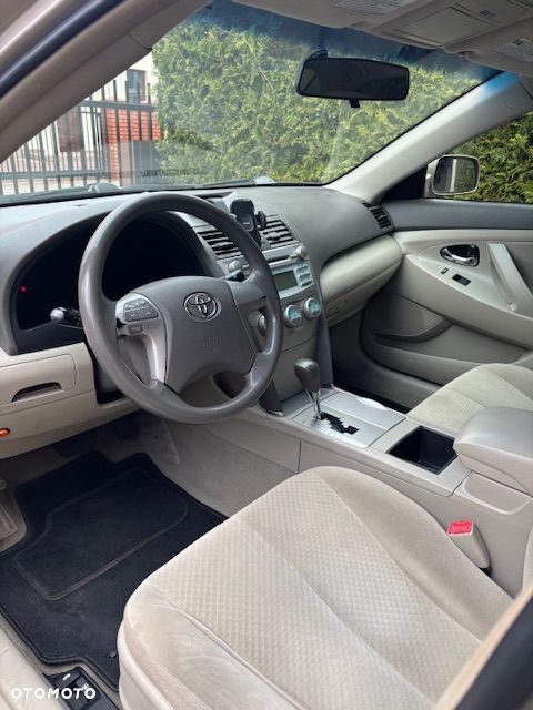 Toyota Camry - 4