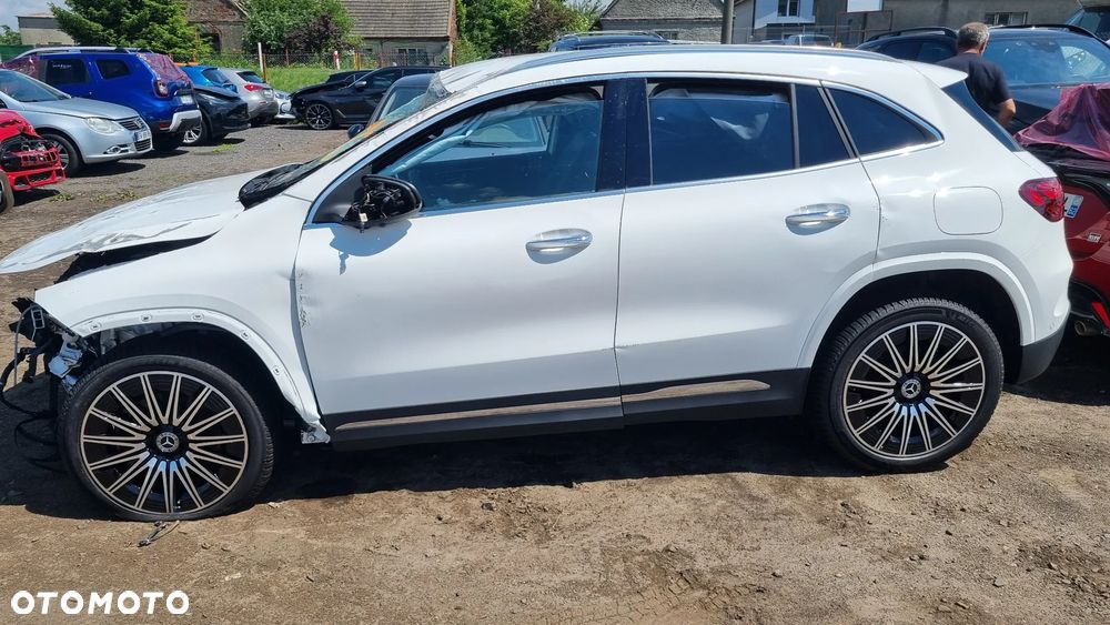 Mercedes-Benz GLA - 6
