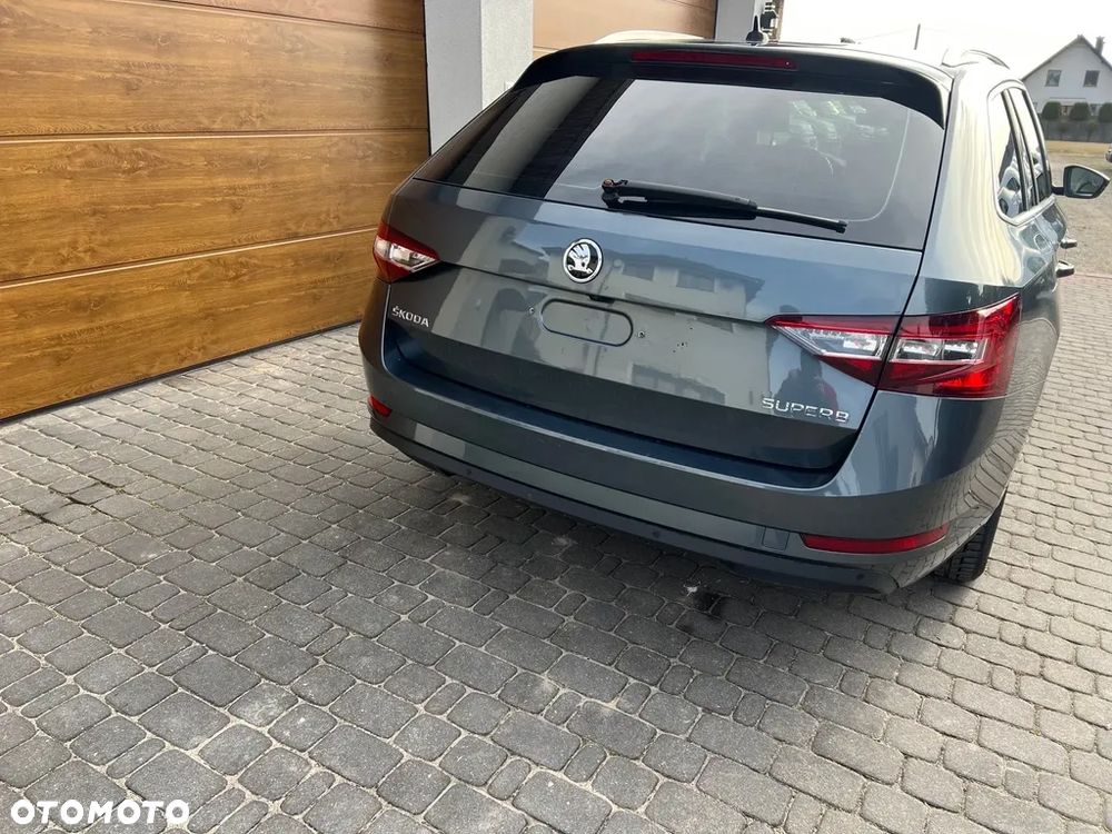 Skoda Superb 2.0 TDI DSG Premium Edition - 5