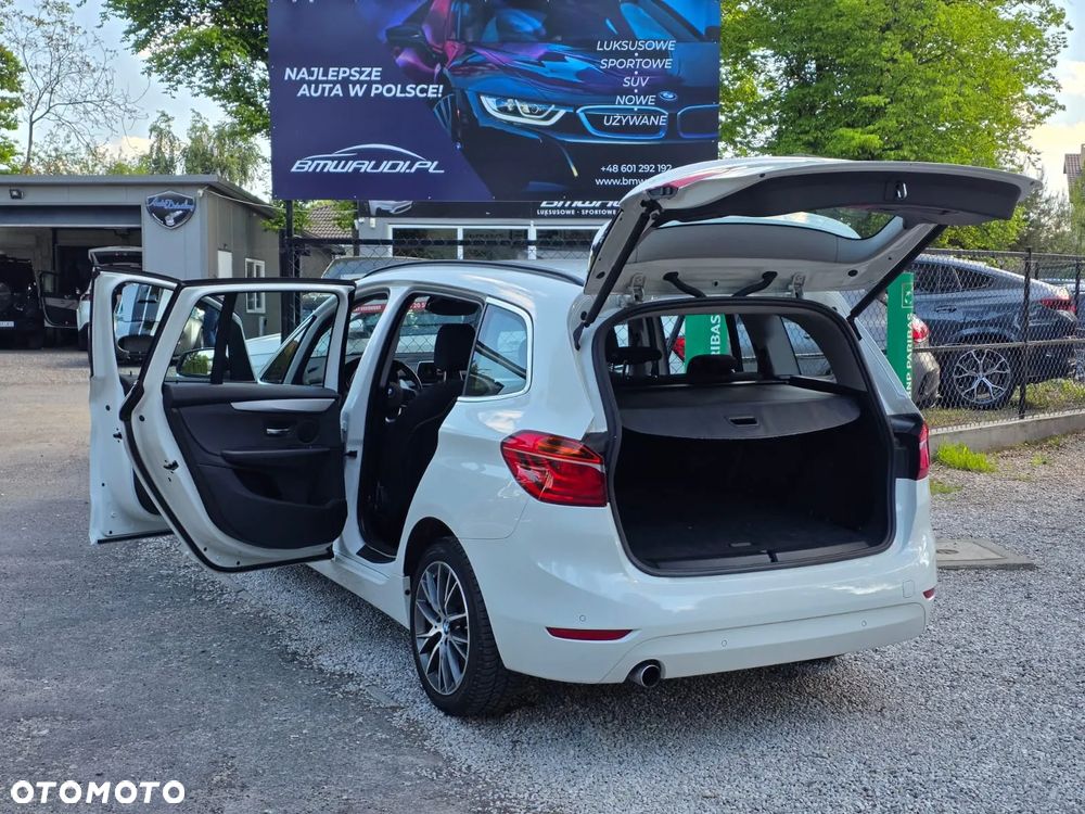 BMW Seria 2 218d - 11