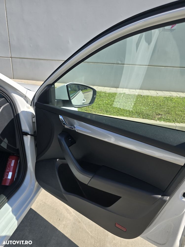 Skoda Octavia 2.0 TDI DSG Ambition - 9